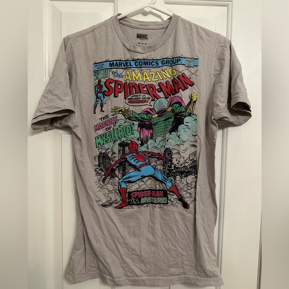 Marvel Comics Spider-Man vs. Mysterio T-Shirt Unisex Medium - Picture 1 of 3